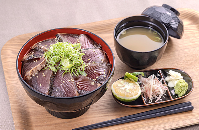 カツオの漬け丼